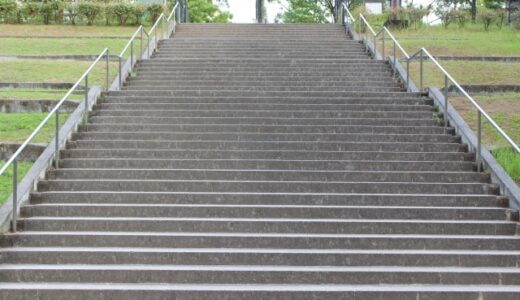 階段筋トレで筋肉をトレーニング！階段を効果的に使うおすすめな種目を8つ紹介！